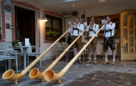 garni raetia - alphorn