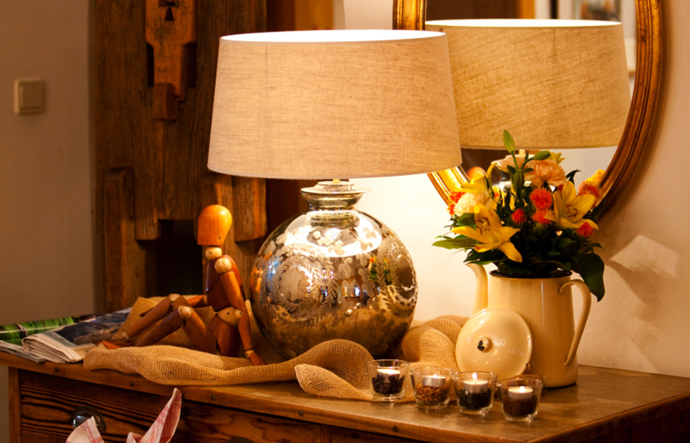 Lamp and candles on a dressing table at Garnì Raetia