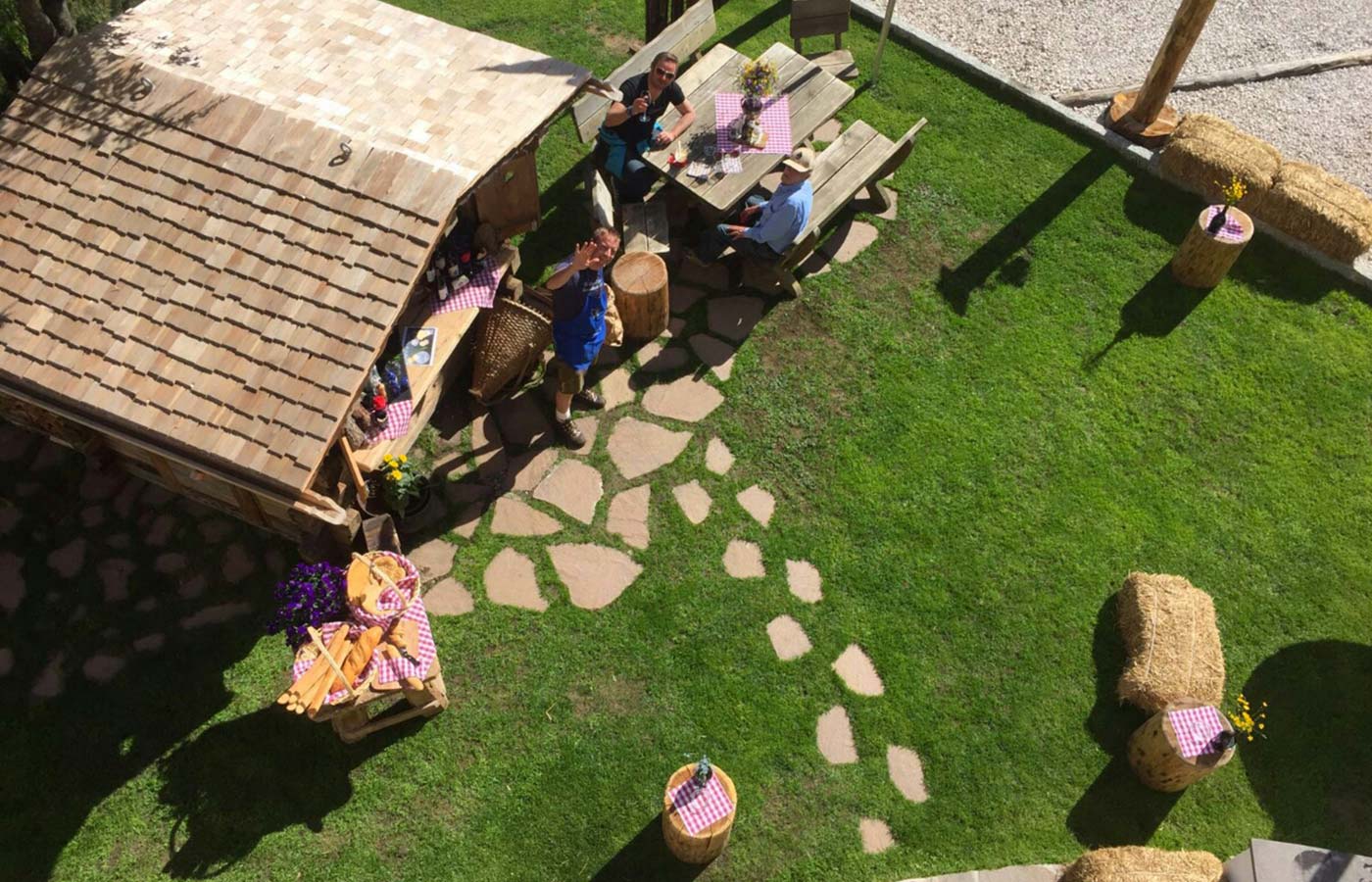 Blick auf den Garten des Garni Raetia